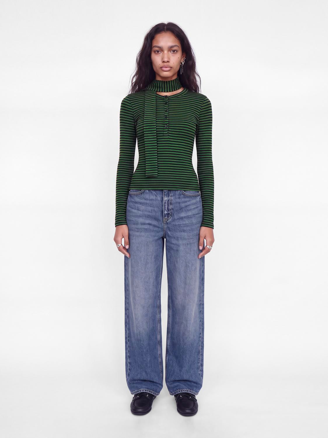 model_shot-front_full